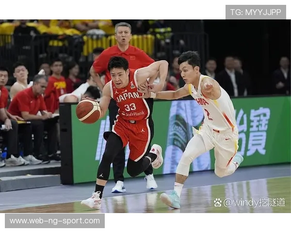 中国蓝队迎战南非男篮全力以赴争夺胜利展现团队精神与竞技风采